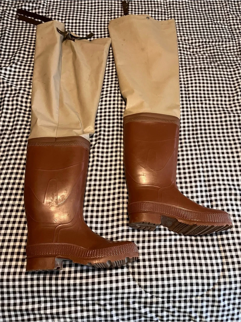Tan/brown pvc hip waders 7M/9W
